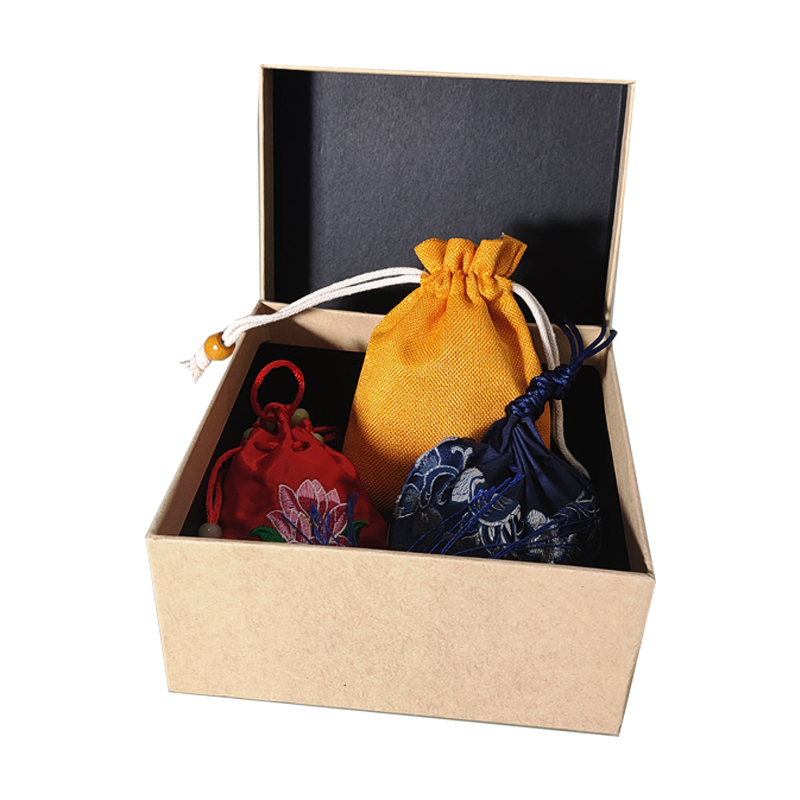 礼缘工场 儿童款10g 成人款30g 车挂款30g 全家福香囊 黄色 红色 紫色 计价单位:盒